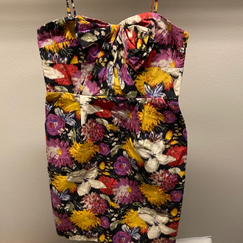 Gorgeous flowered dress from Anthropologie. Size 12. Never worn!!